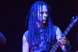 Бас-гитарист ADRENALINE MOB не поедет в тур с группой