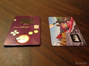 Gameboy размером с кредитку (2 видео)